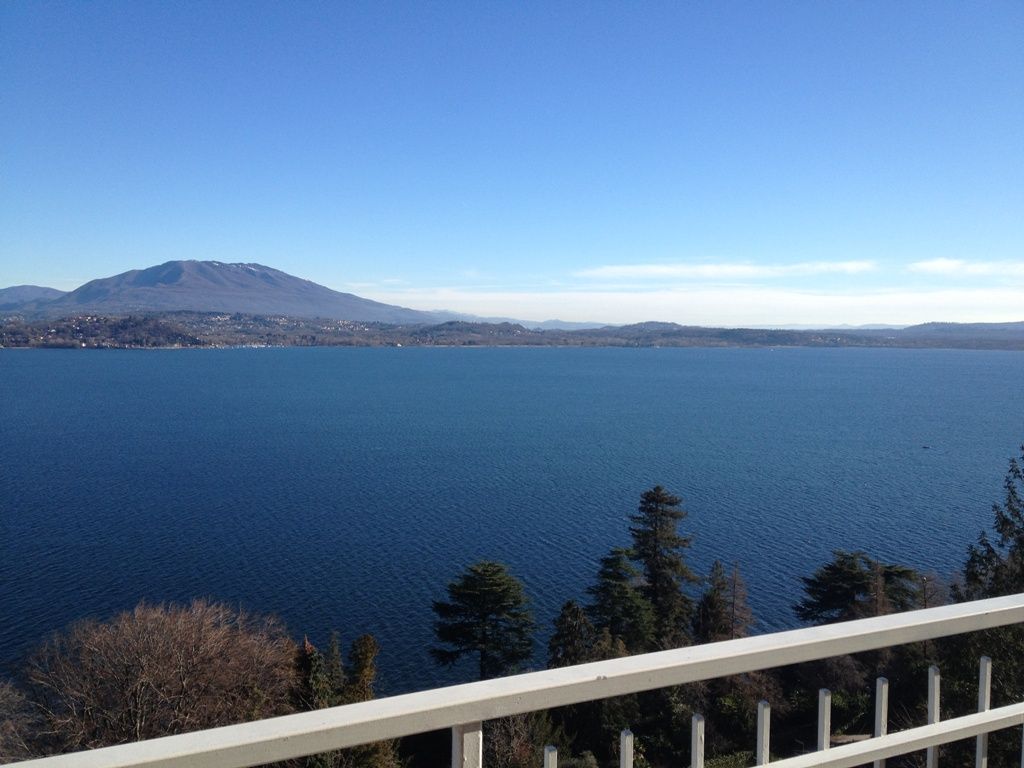 Belgirate appartamento vista lago con posto auto e terrazzo